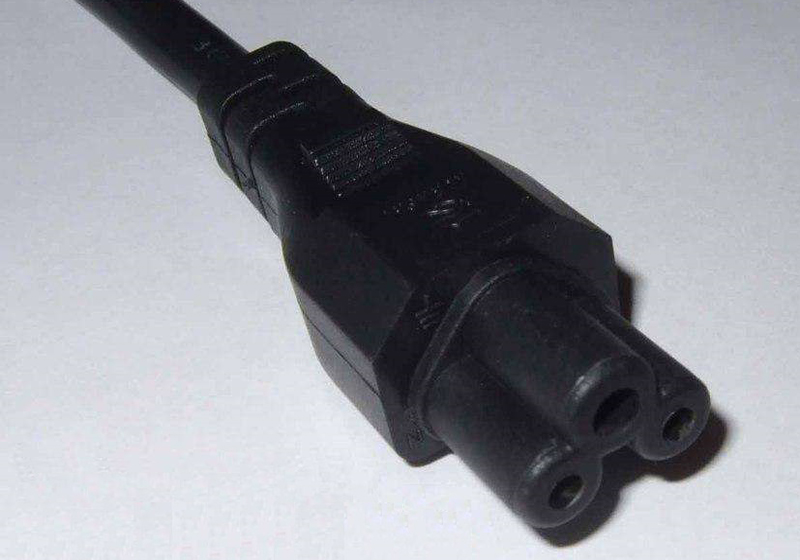 电源线插头尾部